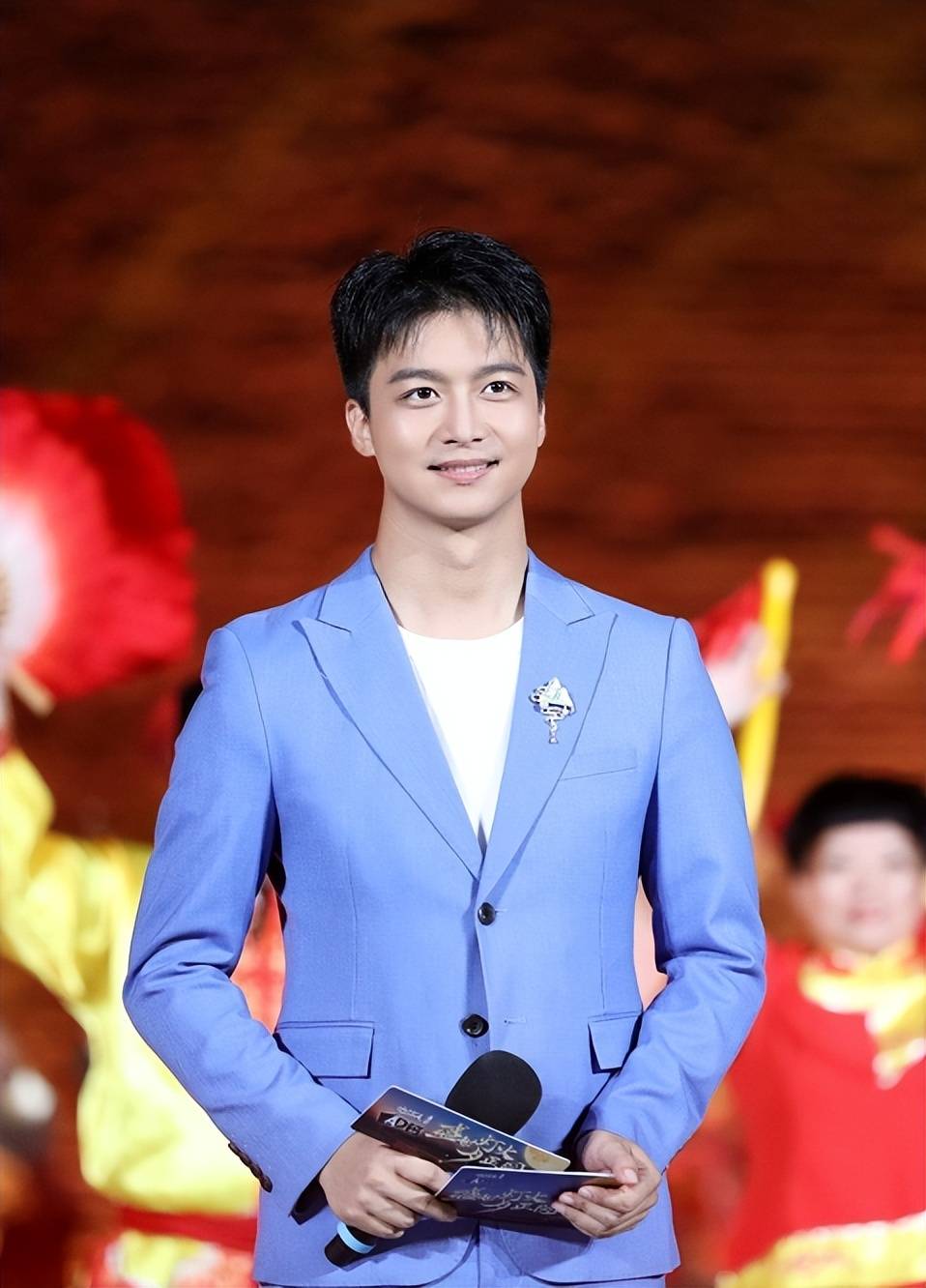 杨旭:喜提河北台,搭档省台众多名嘴主持《盛世灯火月正圆》晚会