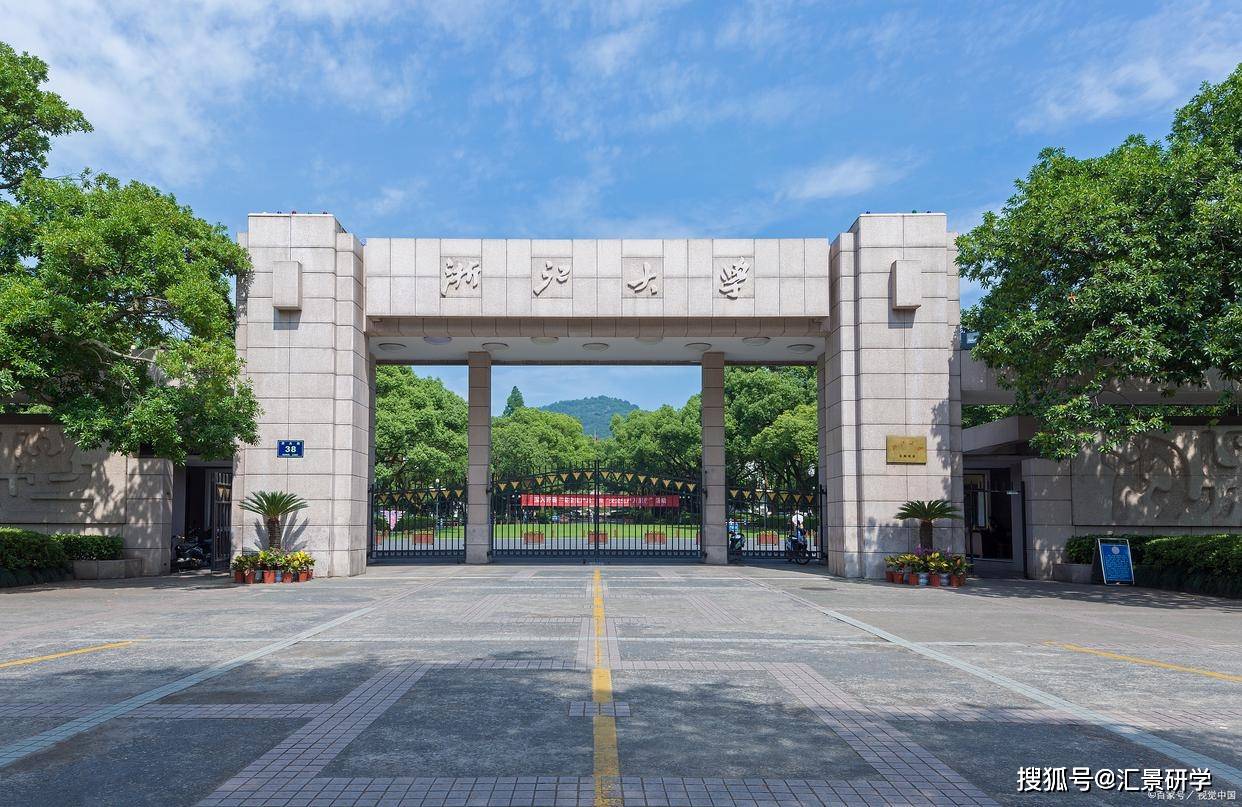 华东师大以其卓越的教育质量,丰富的学术资源和美丽的校园环境吸引着