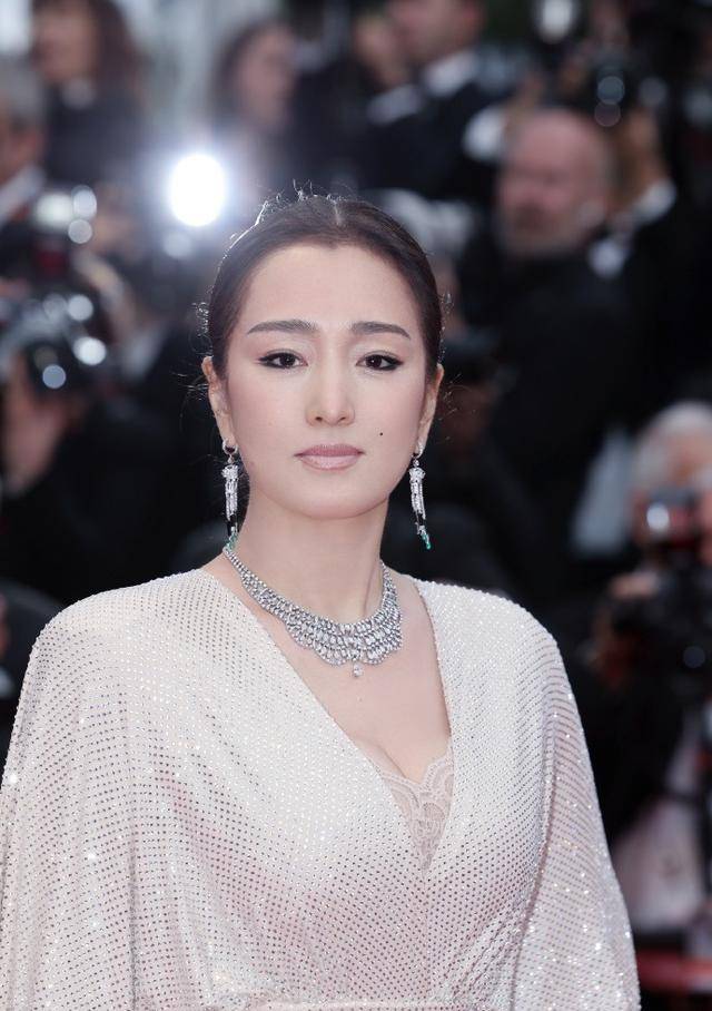 8大谋女郎,各有各的美,这就是张艺谋,坚决不用整容脸的原因吧