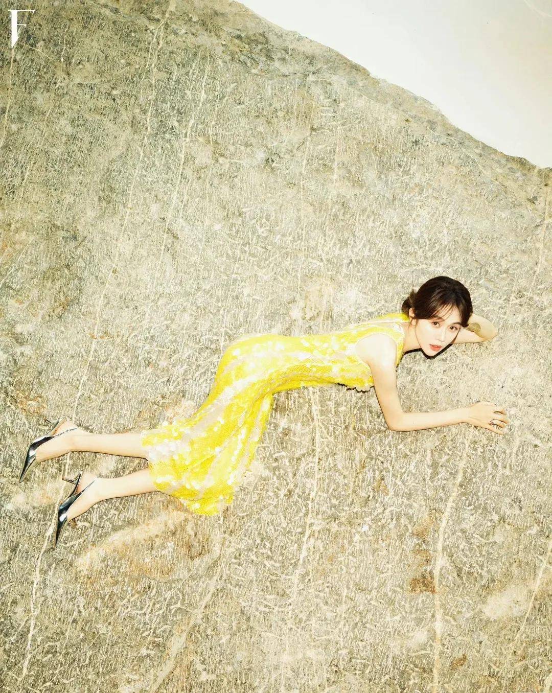 姜妍丨泳池边比基尼,"高挑女神"美貌身材让人目不转睛