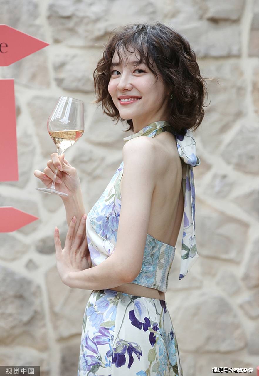 南韩"财阀千金"朴智炫,身材极品!