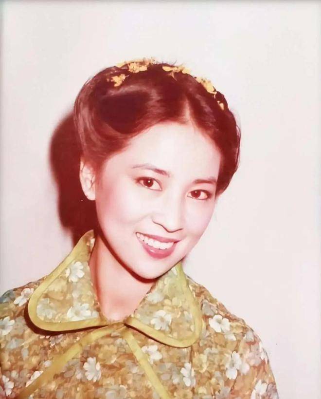 2012年,成龙和林凤娇罕见同框,俩人泪洒当场,亲儿子给足了面子