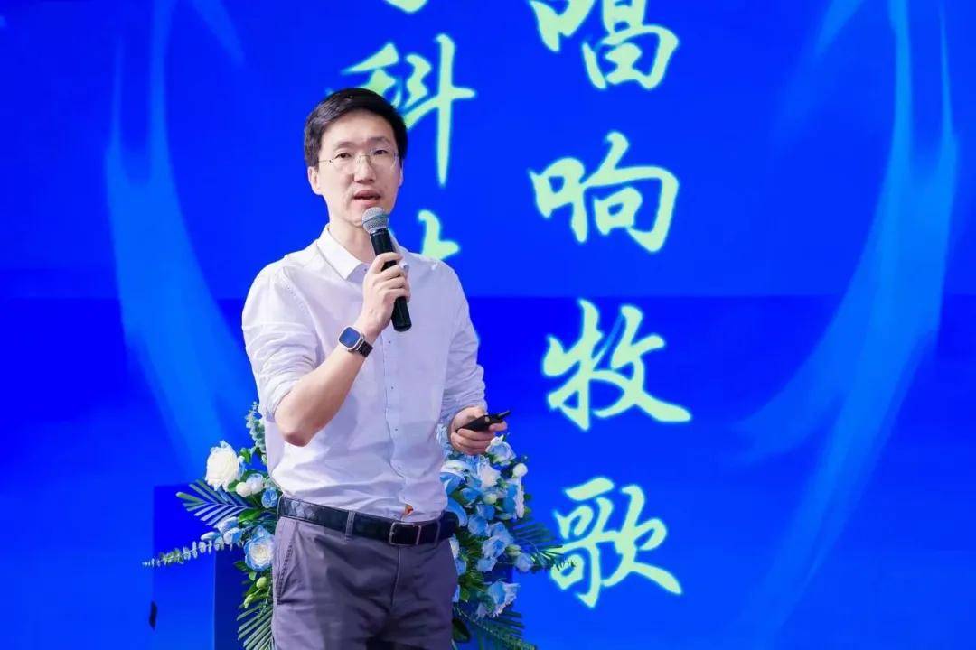 演讲广东联塑精铟科技有限公司总经理 许嘉辉