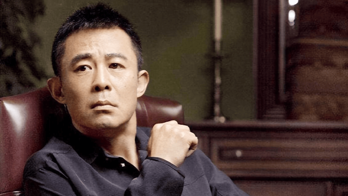 侯勇与沈蓉离婚14年后,一个50岁再娶娇妻迎来巅峰,一个无人问津