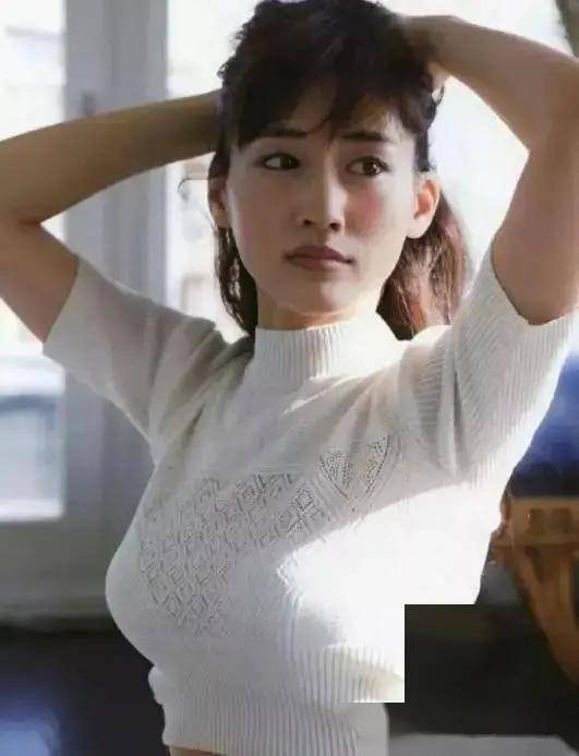 绫濑遥:37岁美貌如少女,这谁顶得住!