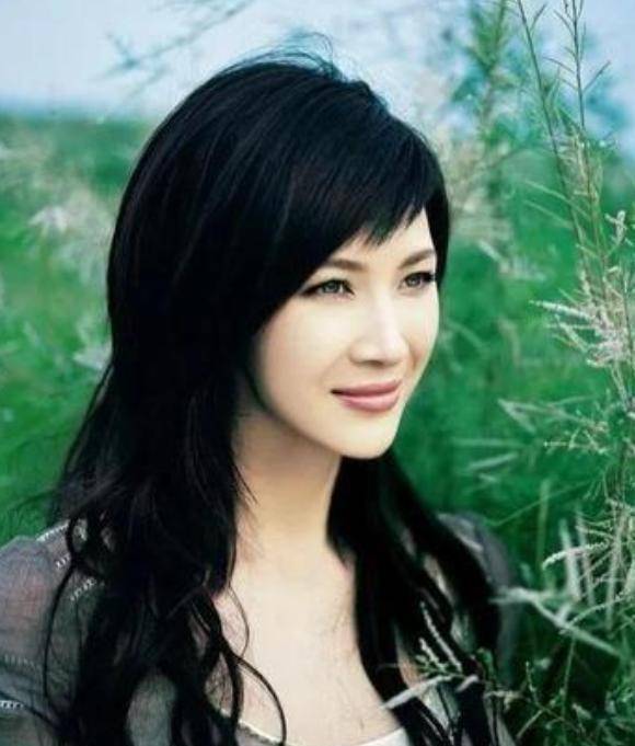 善恶终有报,为嫁富豪抛弃同居五年的周一围,如今的她活成了笑话