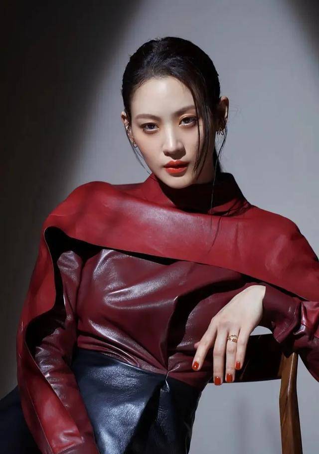 她与知名演员同名,如今39岁却遇婚变,与财阀五年婚姻终成空.