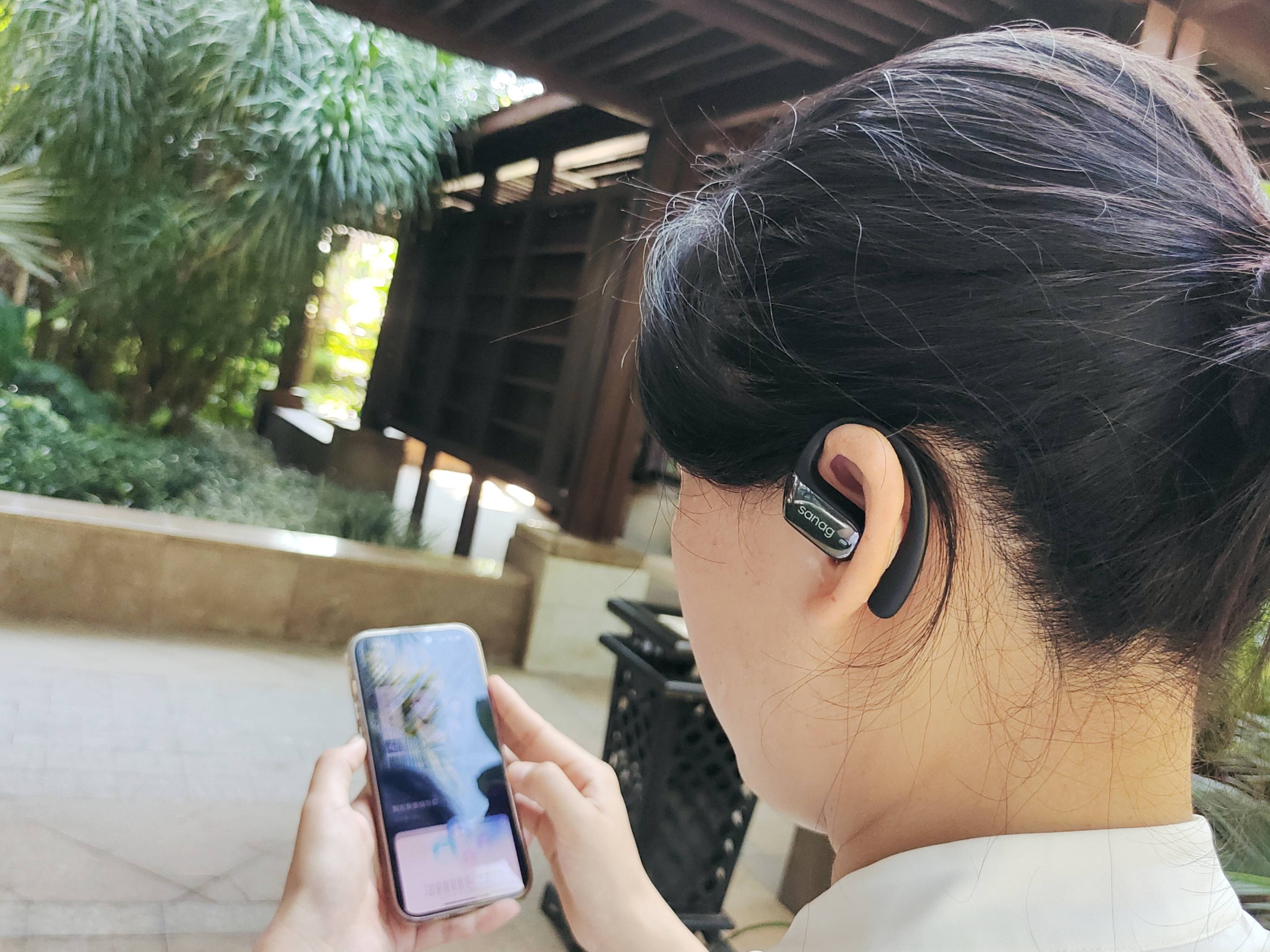 塞那G3s挂耳耳机，轻薄如云，更适合女孩子使用