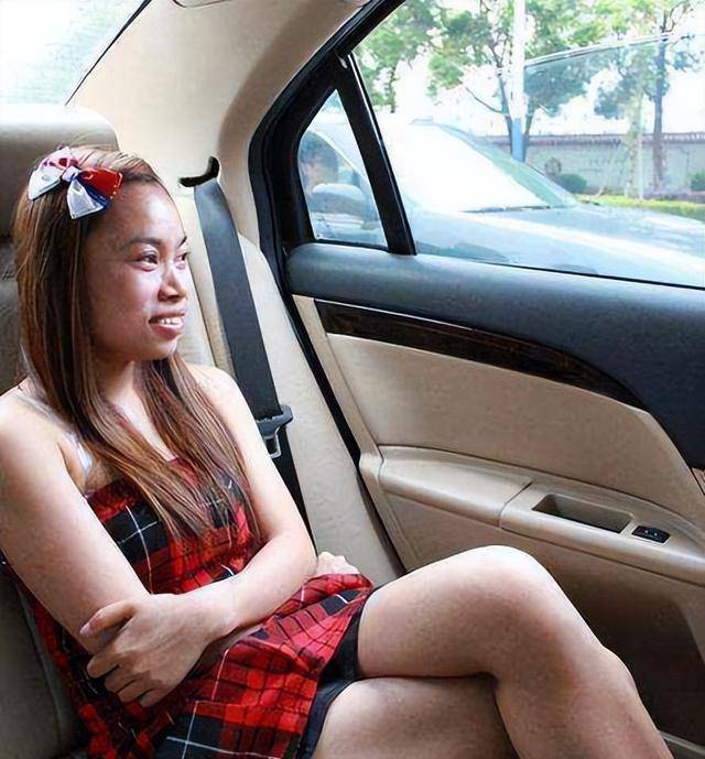 凤姐美国近况曝光:我认为我应该受到赞扬,直到现在我也不后悔_罗玉凤