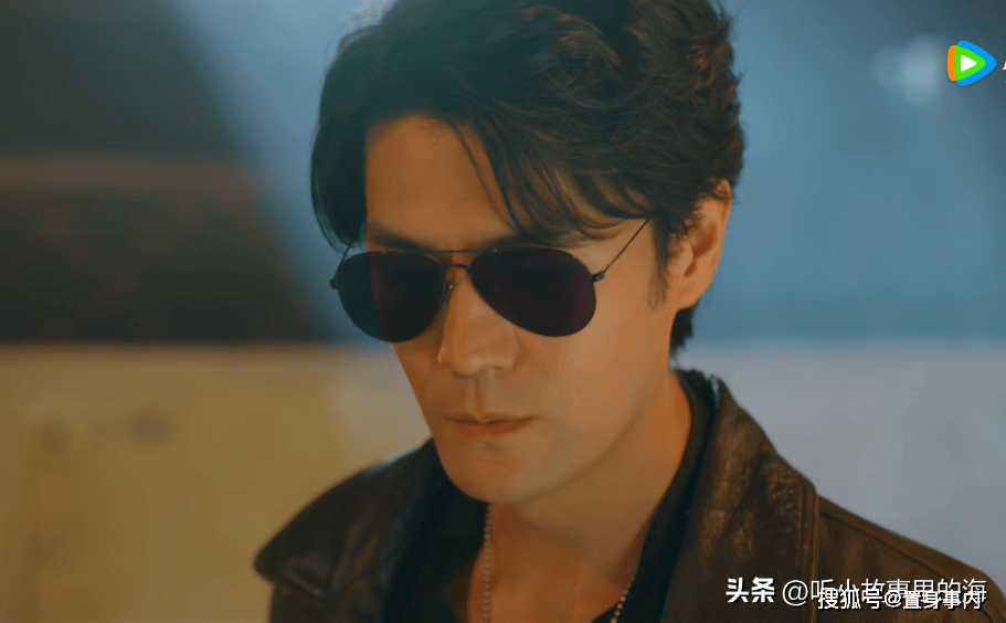 长得帅,有演技,出道20年演戏无数,三演"黑瞎子"又火了