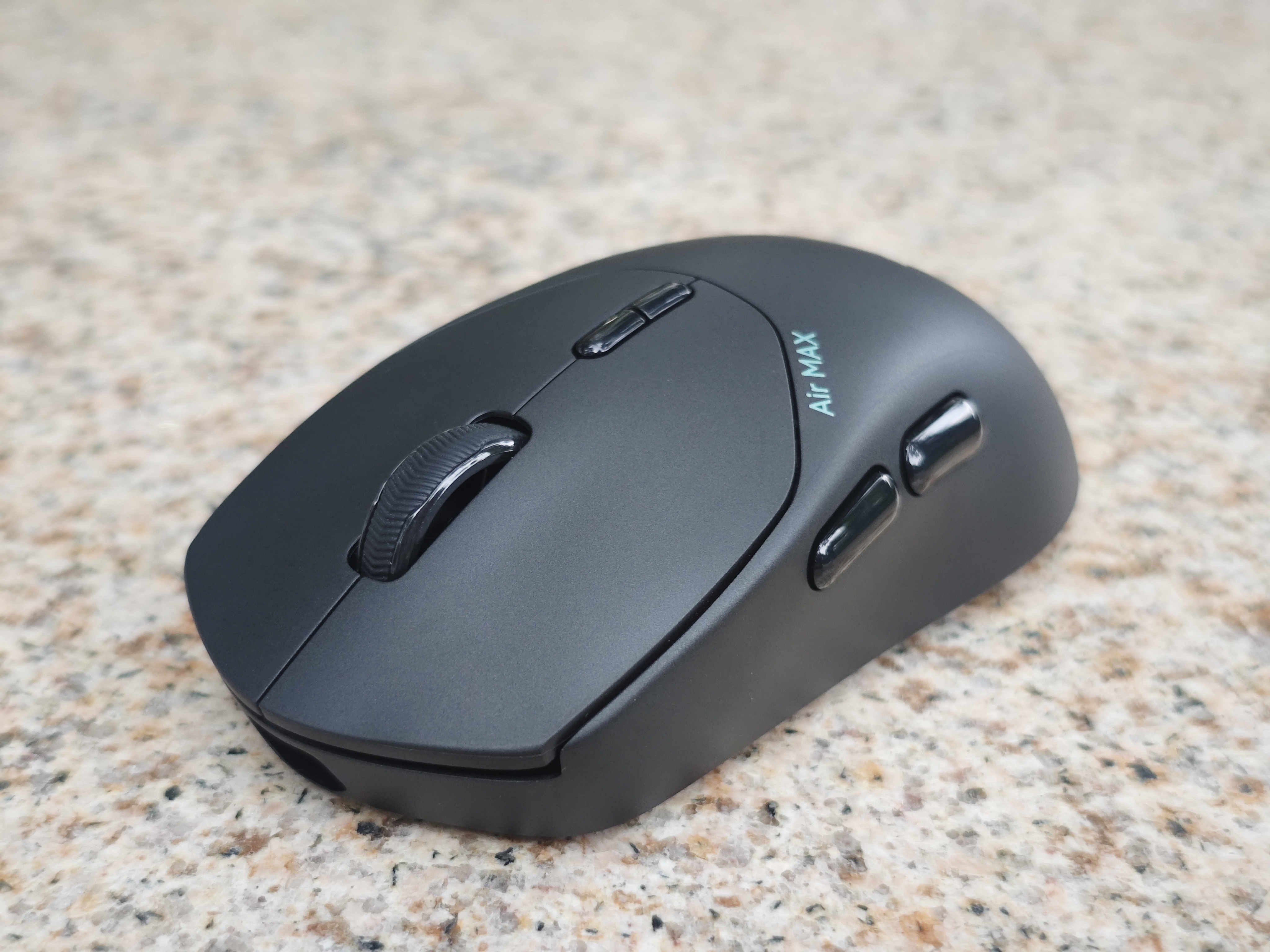 雷柏VT1Air MAX游戏鼠标:50g轻盈灵动,3950精准制胜的电竞利器