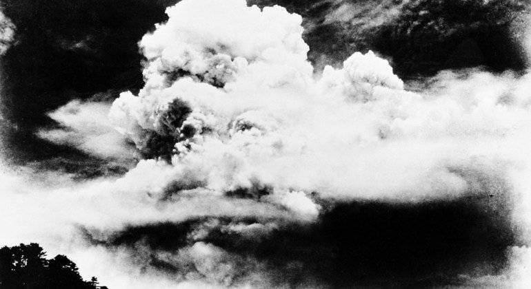 1945年8月6日早上8点17分,原子弹爆炸两分钟后,广岛上空升起的蘑菇云.