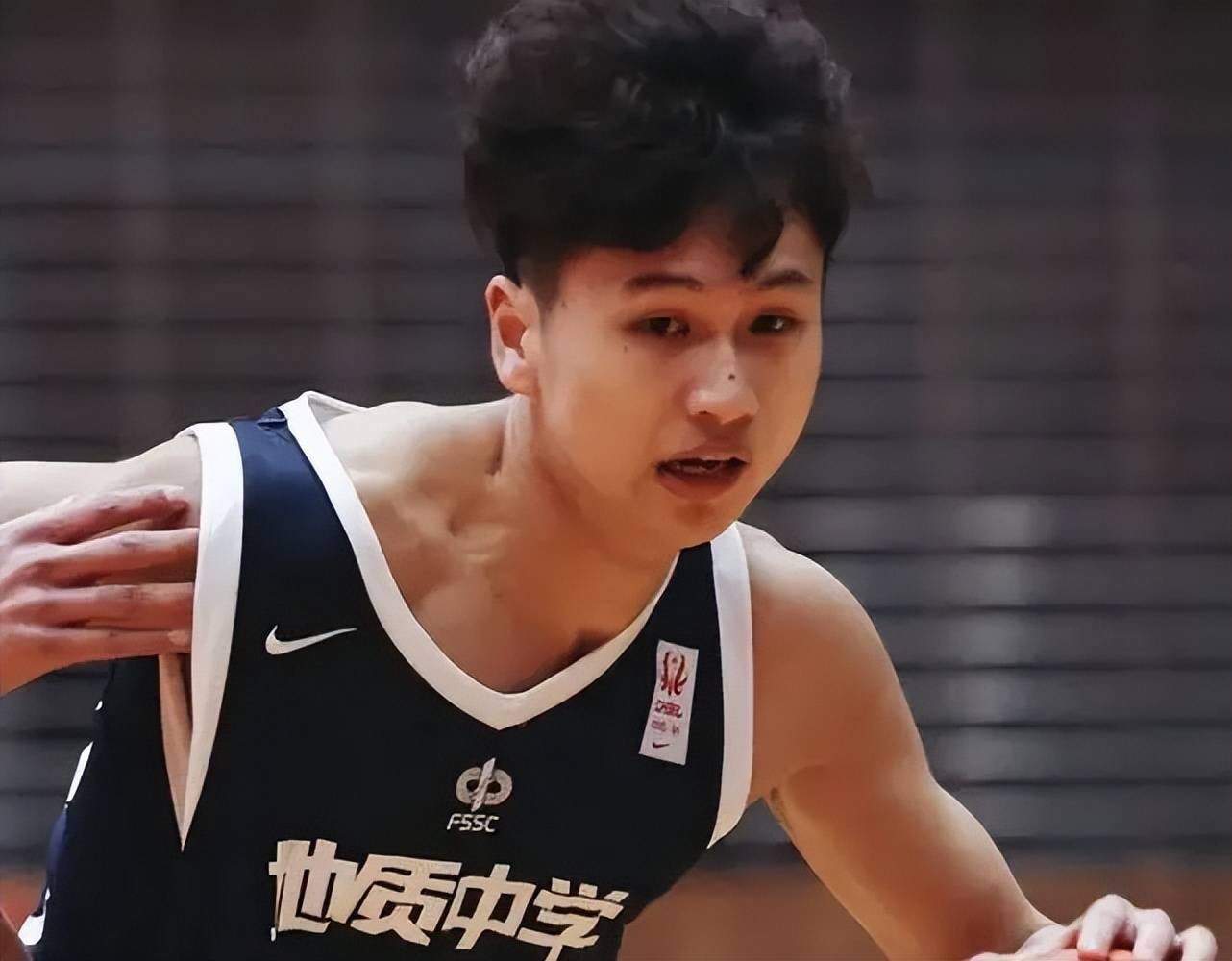 张文杰：最强高中生，踏上留洋之旅，变向不减速，启动爆发力十足_比赛_伊利_加拿大