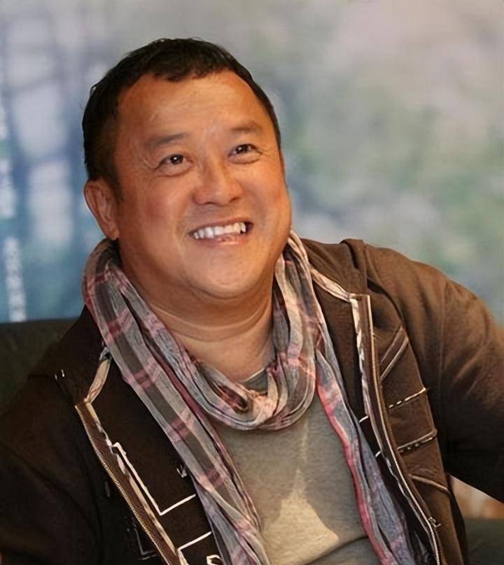 称霸香港的曾志伟,被二儿媳弄得"没脸见人",这是咋回事?
