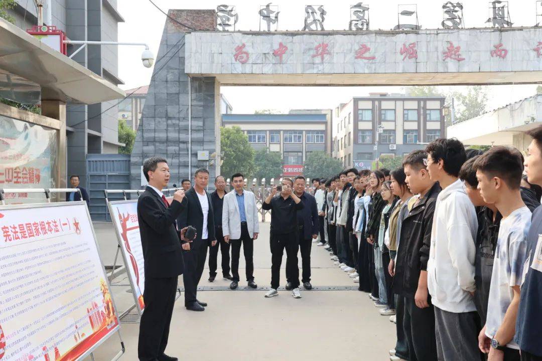 法润青禾 护航成长--鹿邑县人民法院开展法治副校长集中进校园活