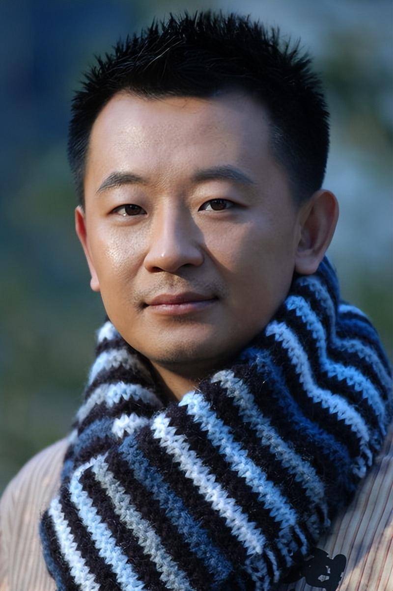 受家庭氛围的影响,黄海波小时候就梦想着当一名坦克兵,他也为这个目标