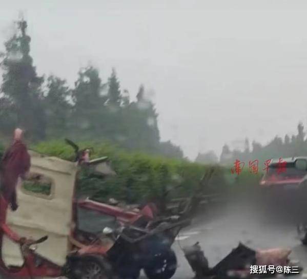 成雅高速车祸今天图片