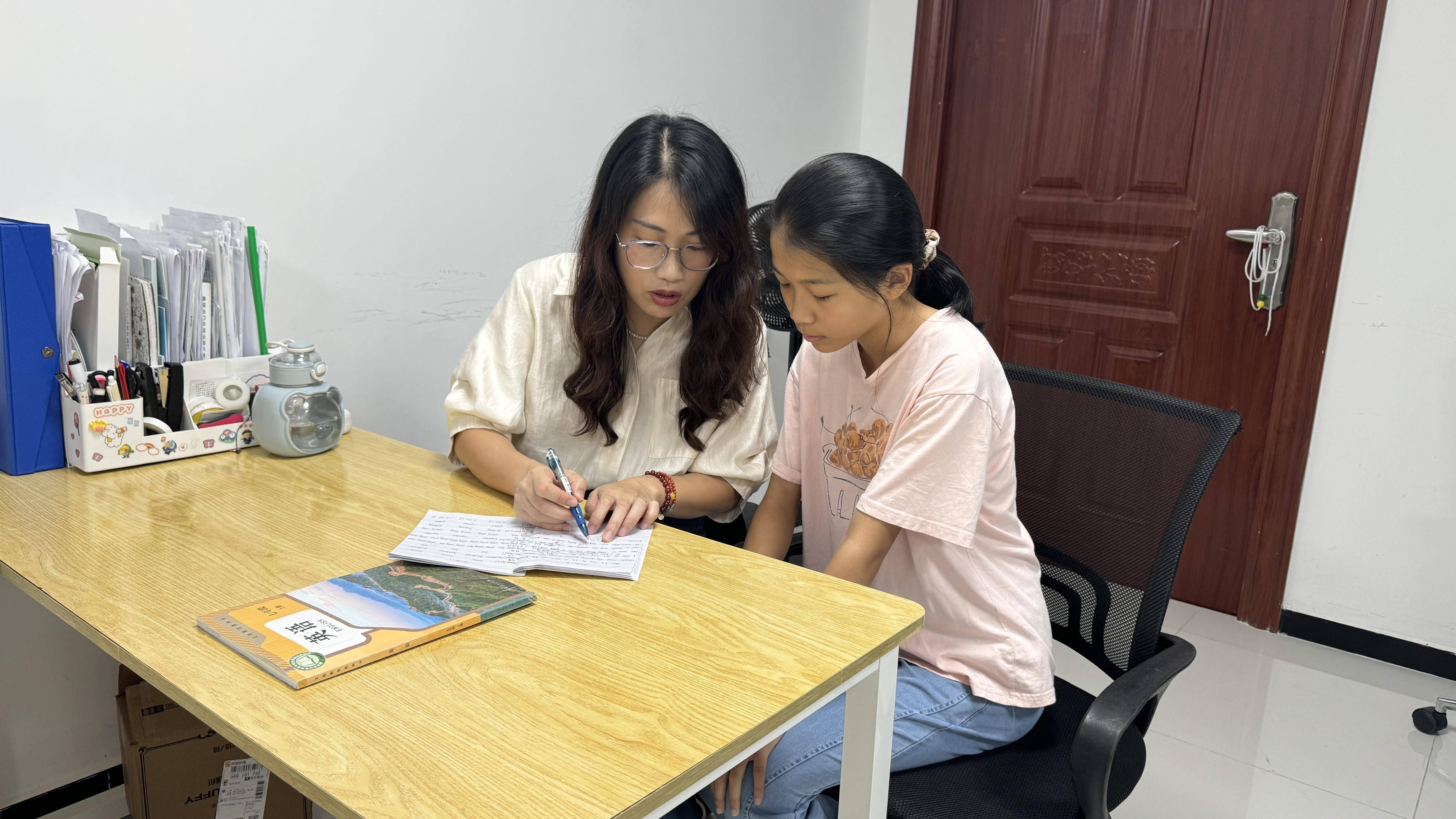 中学教师林老师:关注学生全方位发展:做好孩子视力"守门人"