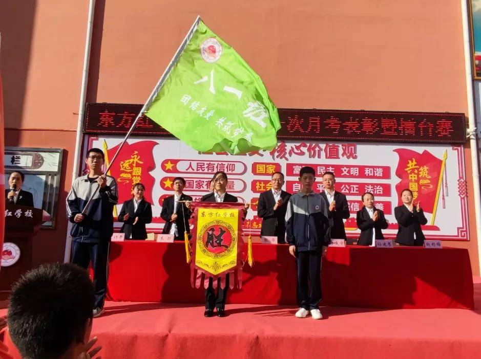 赵月霞老师宣读了获得一二三等奖,学