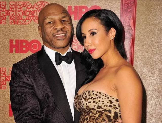 泰森照片曝光,58岁依旧强壮,成功转型,妻子青春动人