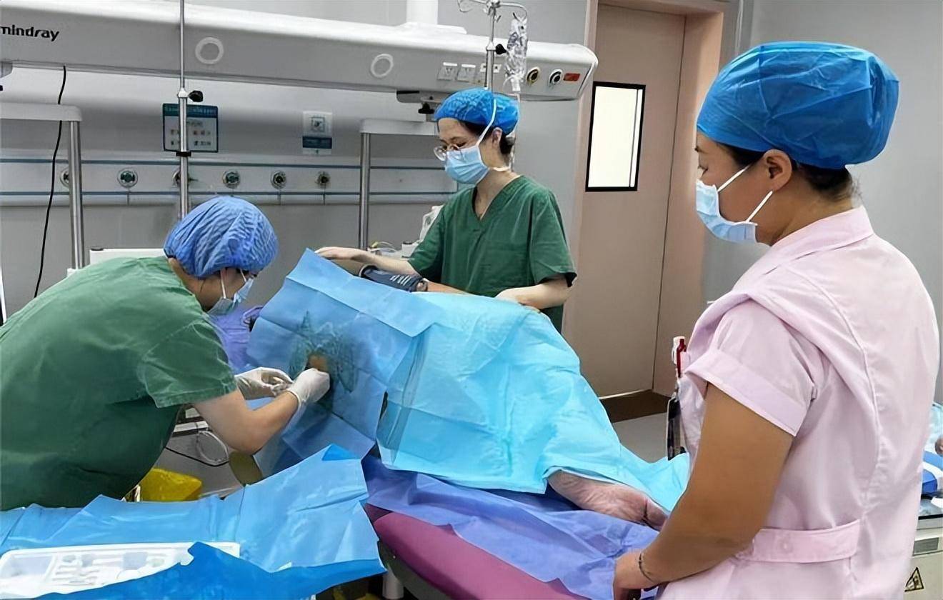 但此种情形通常是暂时的,产科医护人员会在整个过程中对胎儿予以密切