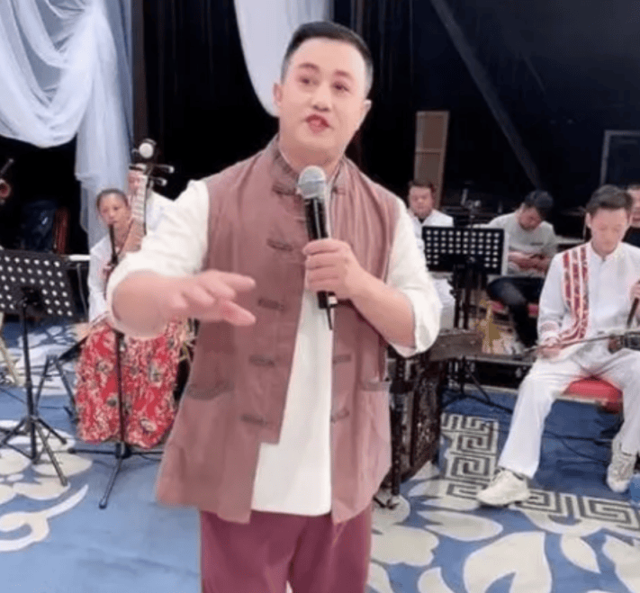 王小宝:与前妻离婚后,再娶小19岁的吴琼,今59岁一儿一女乐开怀