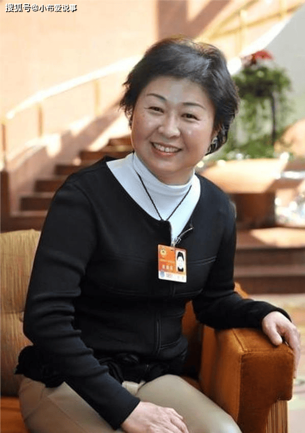 她是上海"最会赚"富婆陈金霞:丈夫去世后继承70亿财产,14年赚310亿