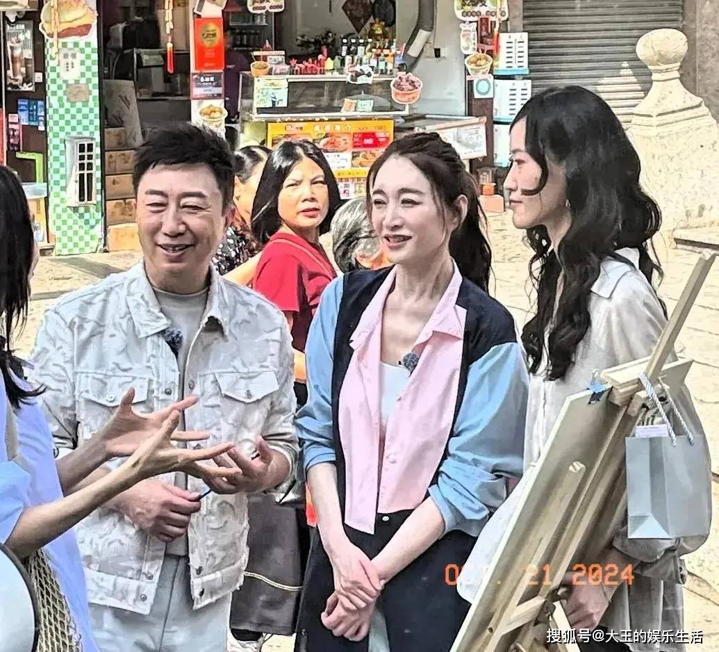 李小冉王鸥一同现身澳门被偶遇，李小冉生图差距大，王鸥很耐看_本人_网友_明星