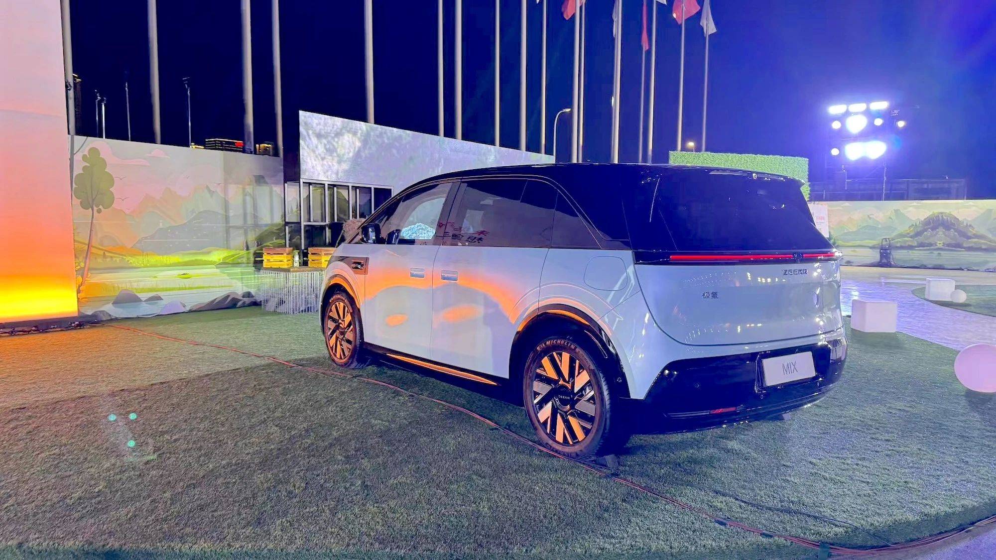 27.99万元起售，诸多创新设计，极氪MIX正式上市_搜狐汽车_搜狐网
