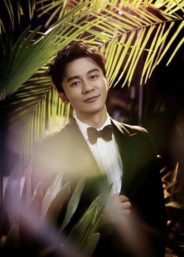 冯小刚"炮轰"李晨 !李晨霸气回击 ,冯小刚哑口无言