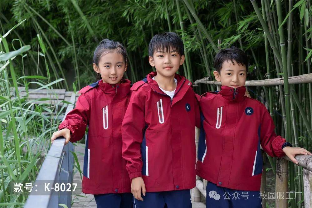 中小学现货供应：时尚保暖三合一冲锋衣校服