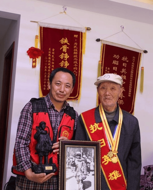 人们终于打消了质疑,当年的娃娃兵照片,毫无疑问,就是陈友礼老英雄