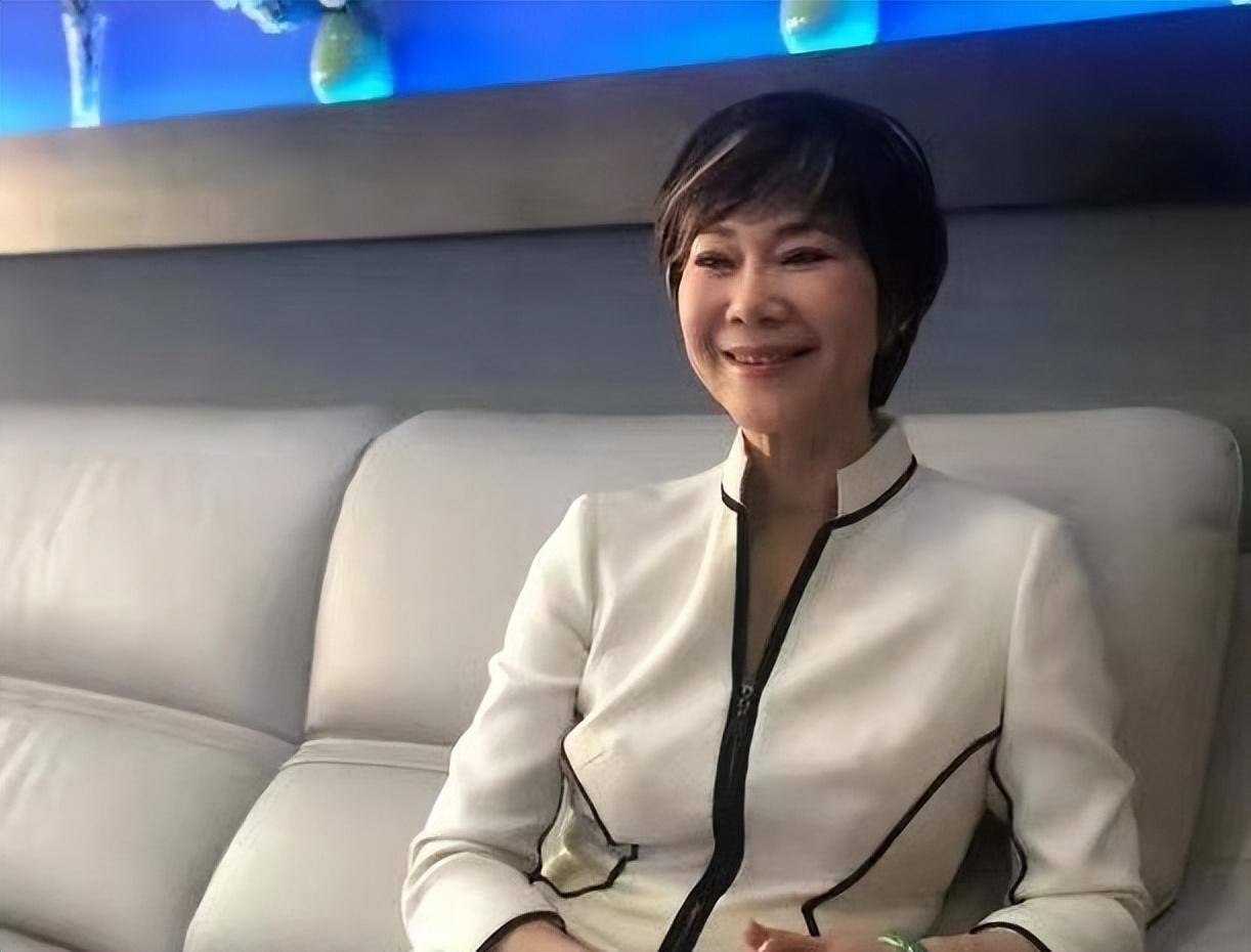 乒坛女皇曹燕华近况:低调改嫁1.93米帅哥,与蔡振华是同时代球员