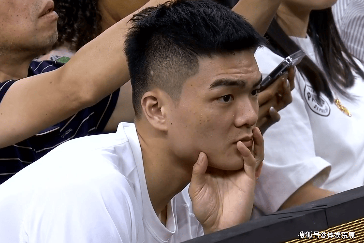 cba全败鱼腩对决:郭艾伦成x因素,一队即将出圈,矛与盾的较量