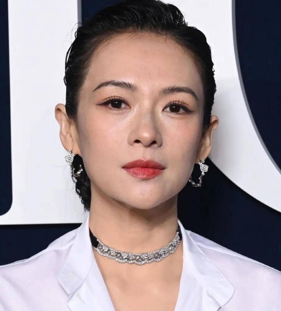 然而,章子怡用实际行动证明,年龄和婚姻状况并不能定义一个女演员的