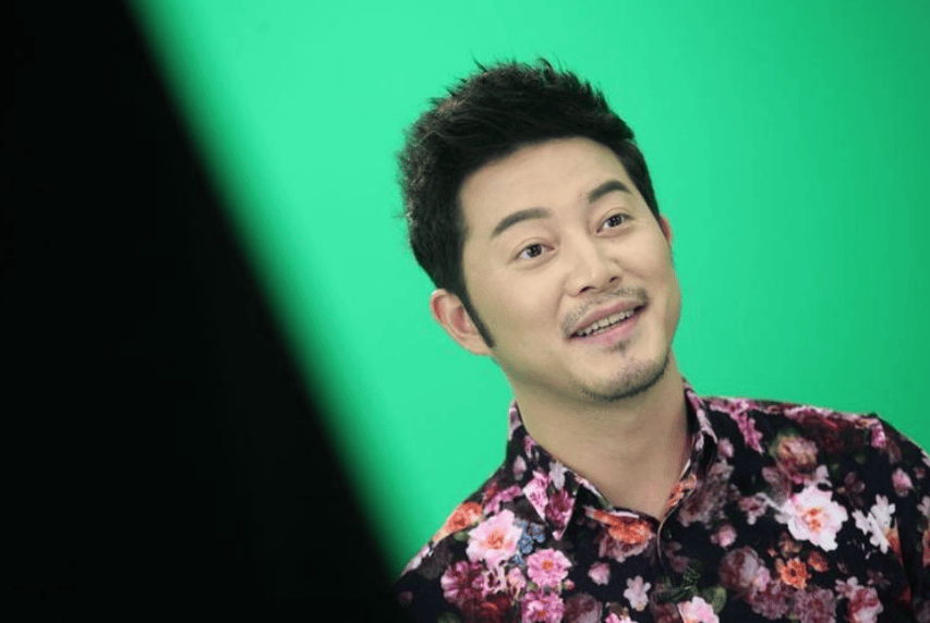 46岁演员沙溢晒近照瘦回白展堂,军艺校草巅峰归来!网友:爷青回