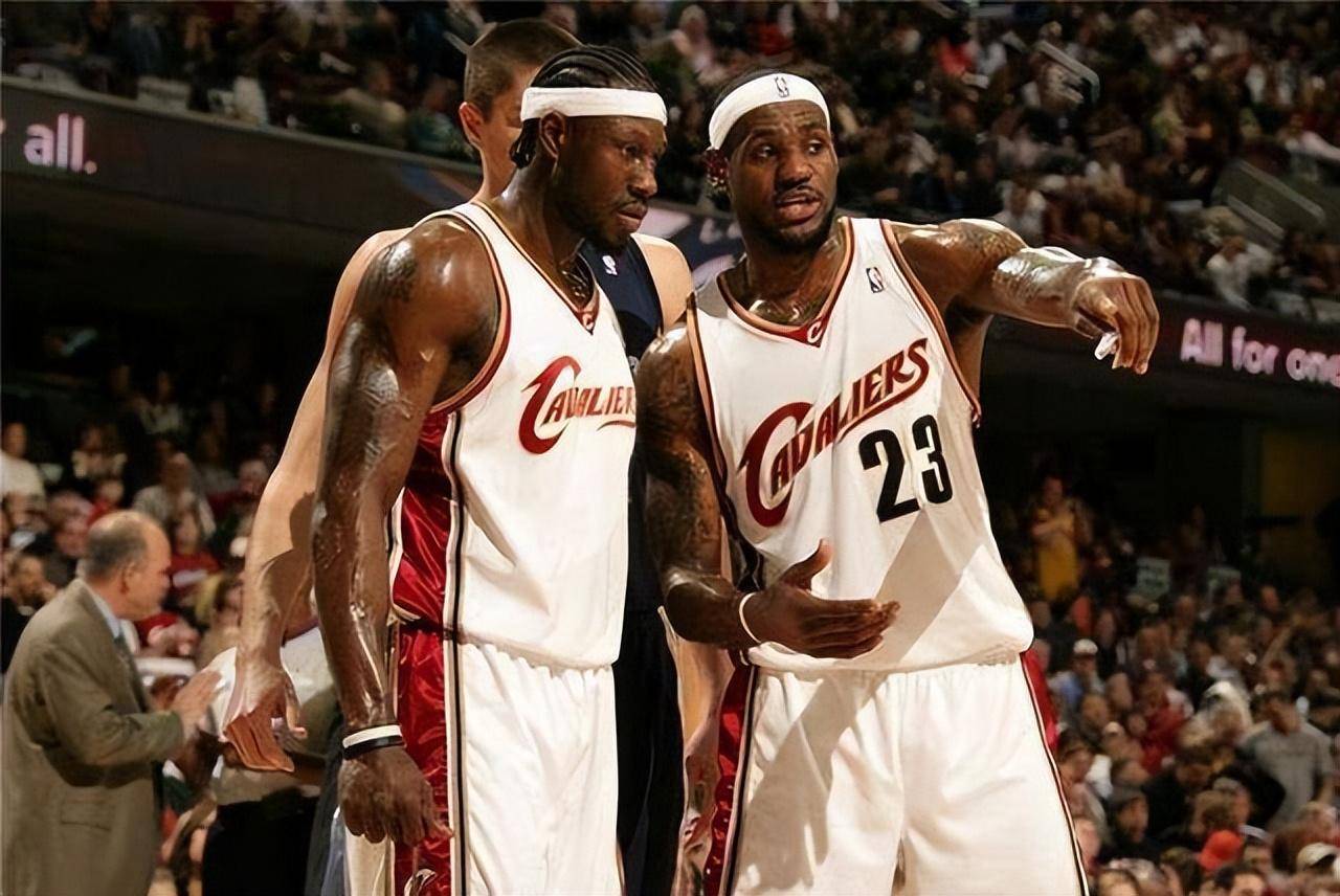 魔术09年东部决赛轻松淘汰詹姆斯,为何总决赛对上科比却惨败?