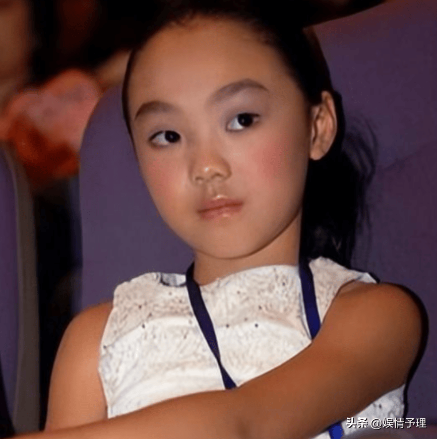 62岁利智近照曝光,面衰似老太,63岁前妻黄秋燕反而风韵犹存!