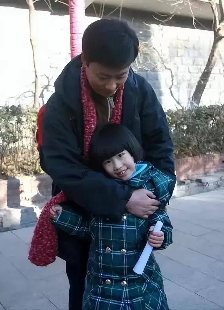 歌唱家耿为华:留不住太能花钱的妻子,52岁和女儿生活,就很幸福