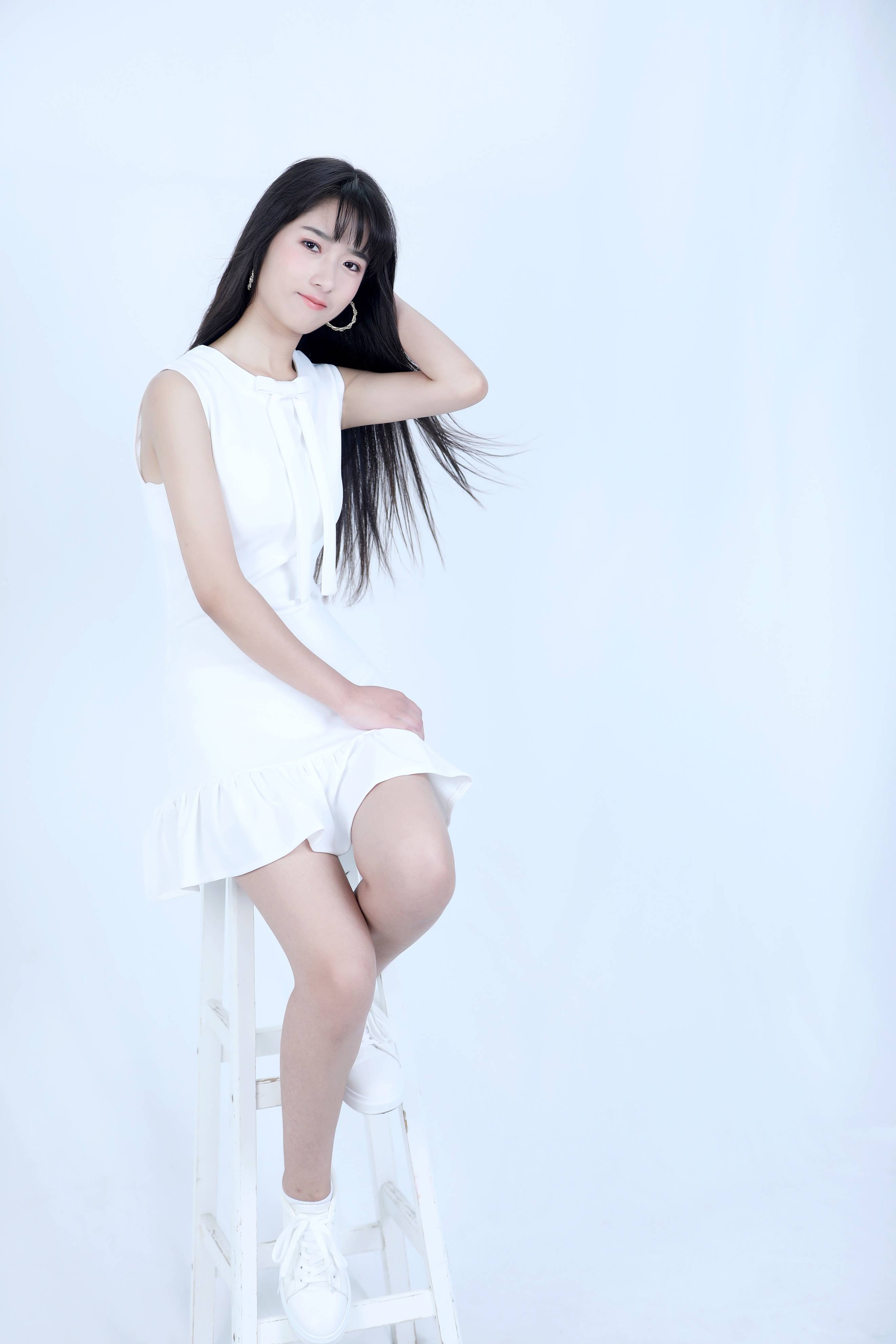 新晋演员胡娇娇坚持与热爱一往无前