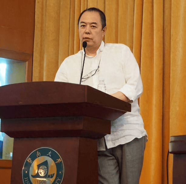 希望从张铁林的事件中,我们可以坚守做人的初心,建立正确的三观,尊重
