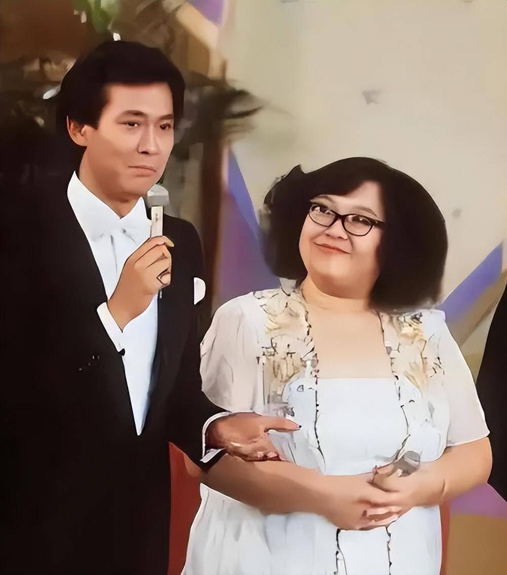 36年过去了,郑少秋终于遭到"报应",原配沈殿霞如今可以瞑目了