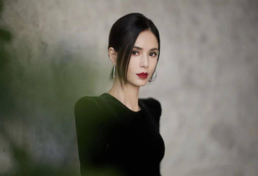 她一生不仅被老头"白睡"10年,还倒贴上亿,如今的下场令人惋惜
