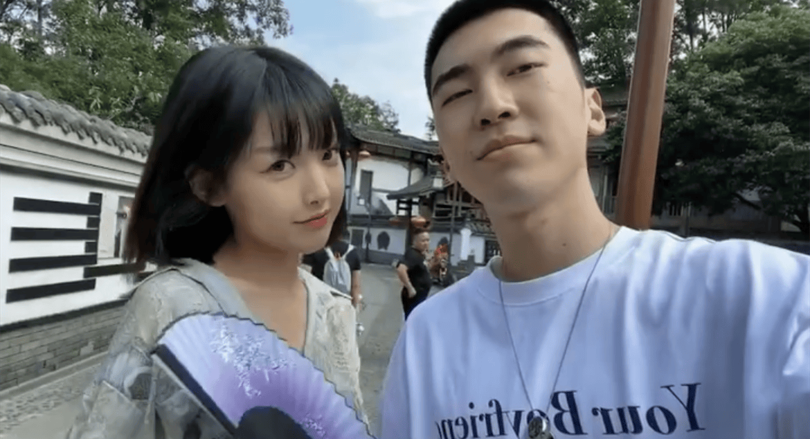 田姥爷追悼会低调完成!可心儿与欧尼熊同时现身婚礼,疑似已复合