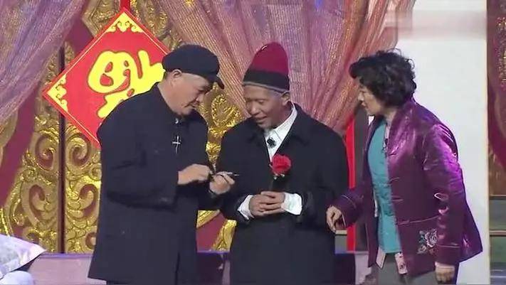 一场由他和潘长江共同打造的《瞎子观灯》登上舞