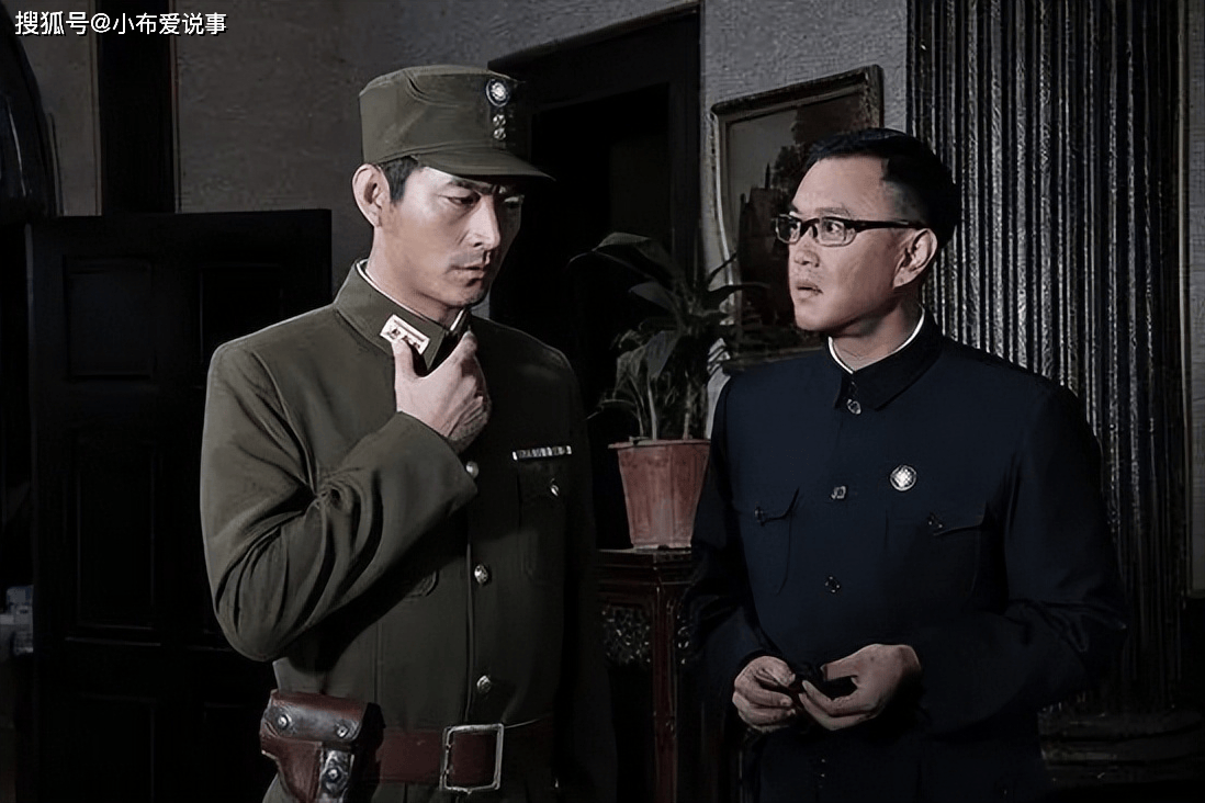 他将戴笠的阴鸷,狠辣,多疑演绎得丝丝入扣,给观众留下了深刻的印象.