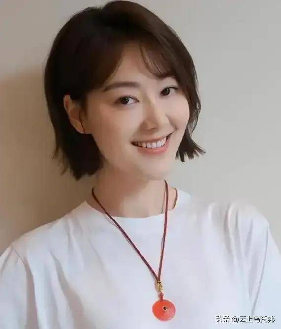 主持人王冠官宣喜讯,首晒与老公甜蜜照,与唐尼格买提是好友