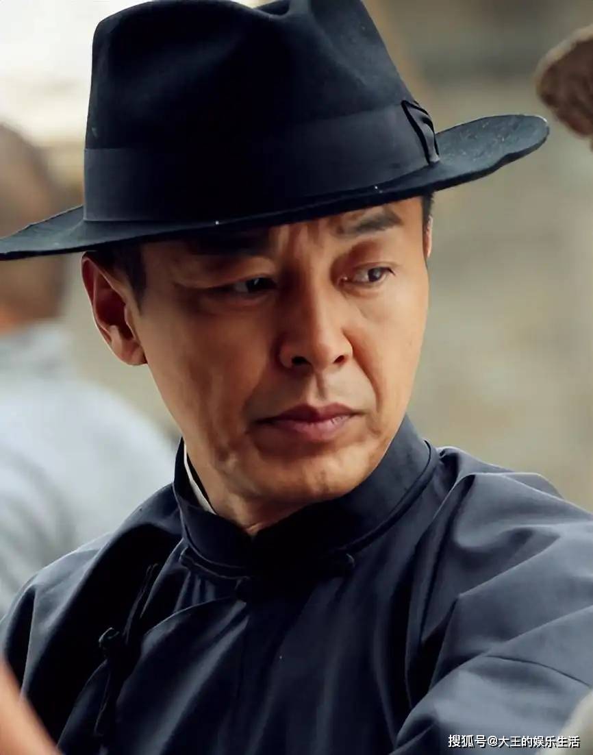 著名演员王强:夫妻闹离婚,儿子在结婚证上的留言让他泪奔