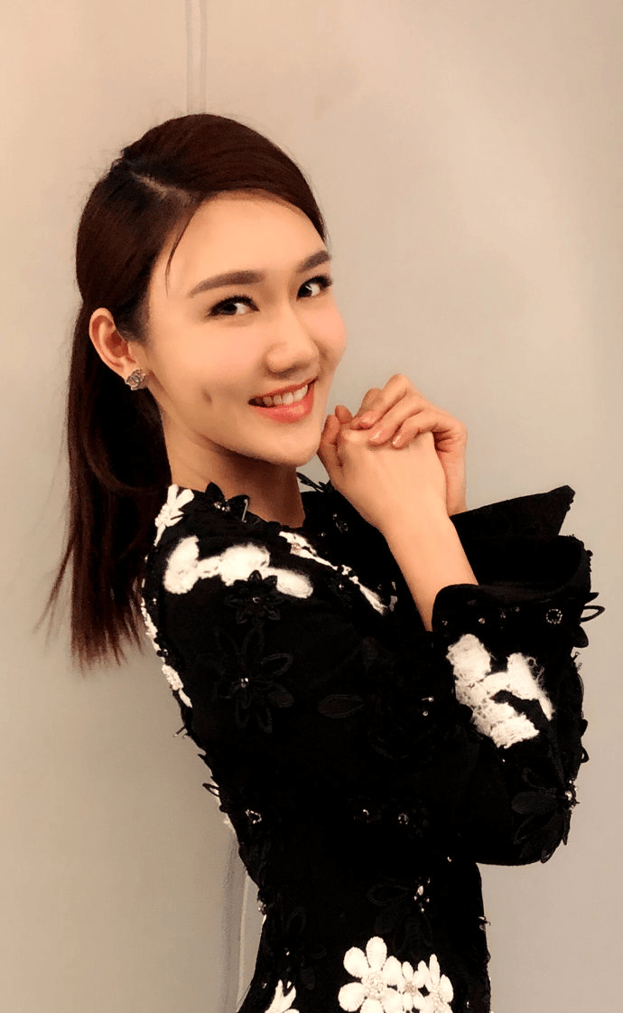 央视主持龙洋(央视主持龙洋美腿)