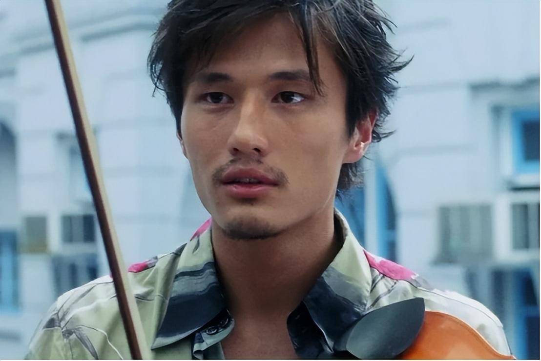 自此尹子维正式进入港圈,并且参演了很多经典影视作品,塑造过很多反派